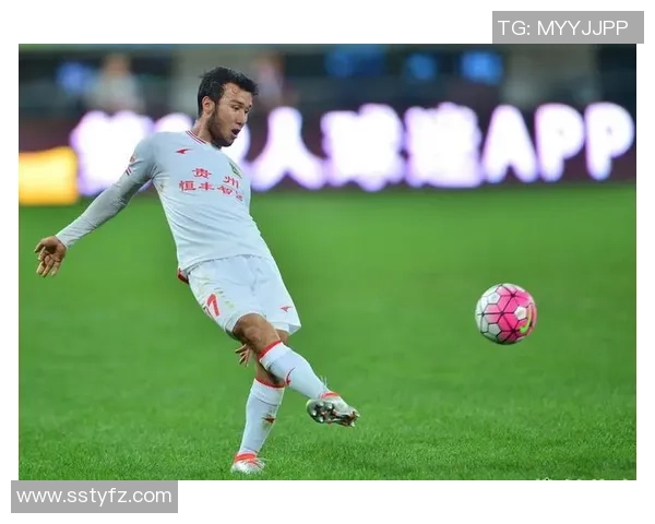 足球明星别克哈木的传奇之路与场外生活的精彩瞬间 足球明星别克哈木的传奇之路与场外生活的精彩瞬间