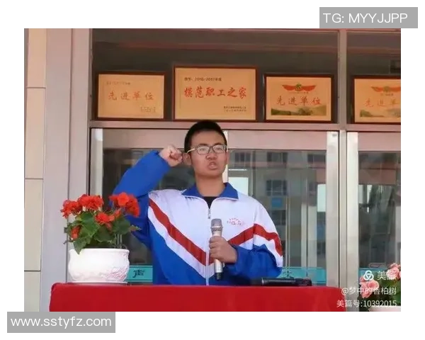 足球明星助力中考学子奋发向上共同追梦的激情时刻 足球明星助力中考学子奋发向上共同追梦的激情时刻