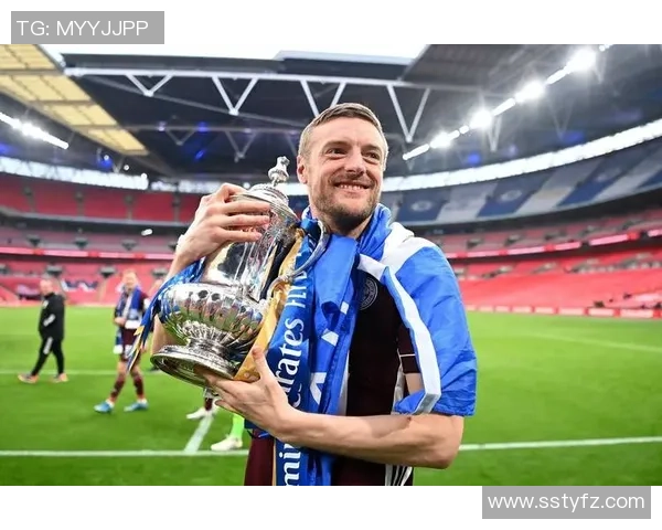 足球明星卡迪尔的职业生涯与成就揭秘及其在足球界的影响力分析 足球明星卡迪尔的职业生涯与成就揭秘及其在足球界的影响力分析