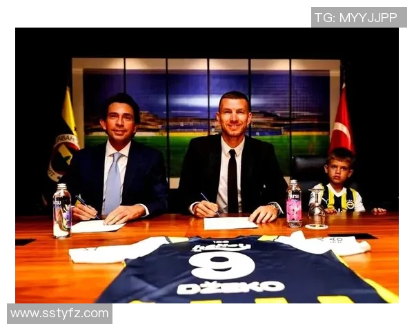 足球明星合同到期引发转会市场热潮各大俱乐部争相抢购新星