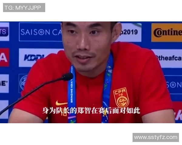 足球明星在比赛中意外受伤的瞬间视频引发球迷热议与关注