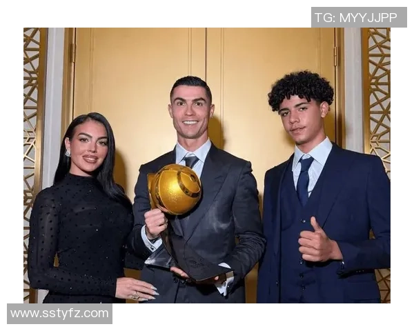 足球明星喜迎新生儿家庭幸福满溢球场外的温馨时刻 足球明星喜迎新生儿家庭幸福满溢球场外的温馨时刻