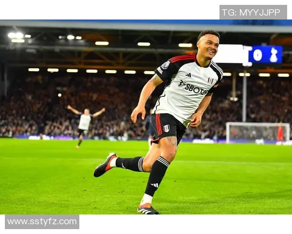 足球明星小罗因假护照事件被判入狱引发球迷热议与反思 足球明星小罗因假护照事件被判入狱引发球迷热议与反思