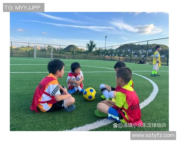 足球明星小哥哥们的青春风采与赛场魅力全解析
