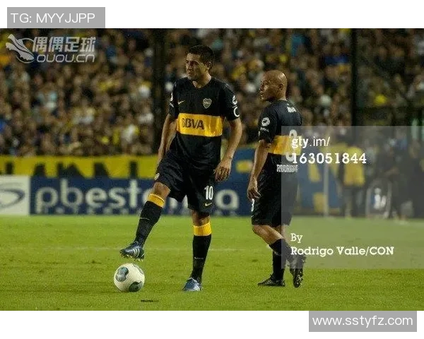 足球明星拉哈萨的传奇旅程与辉煌成就揭秘