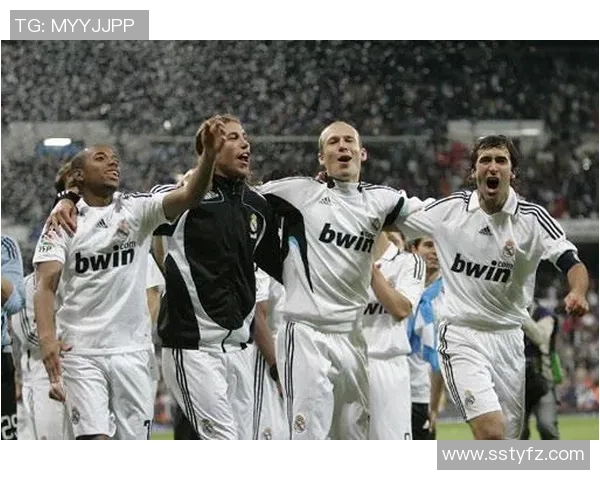 足球明星捧杯瞬间珍藏图集展现荣耀与激情的完美时刻