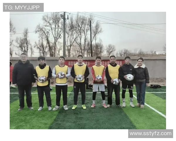 足球明星欢庆新春贺岁照片集锦展现球场外的温馨与团圆 足球明星欢庆新春贺岁照片集锦展现球场外的温馨与团圆