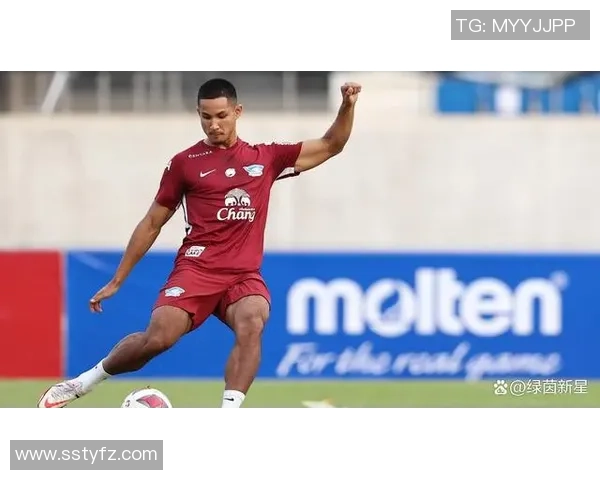 足球明星法伊克的传奇之路与辉煌成就回顾 足球明星法伊克的传奇之路与辉煌成就回顾