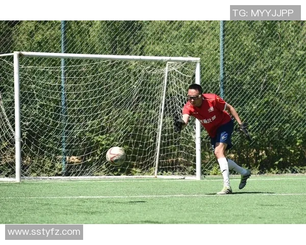 足球明星的中国话之旅：从绿茵场到文化交流的精彩瞬间