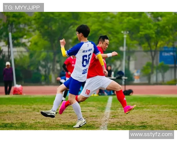 足球明星的经典语录与精彩瞬间的完美结合展现运动精神与激情魅力 足球明星的经典语录与精彩瞬间的完美结合展现运动精神与激情魅力