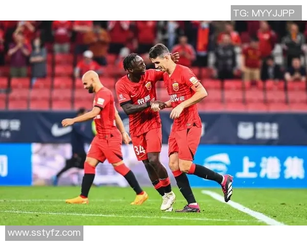 足球明星竖中指事件引发热议社交媒体上争议不断引发球迷讨论 足球明星竖中指事件引发热议社交媒体上争议不断引发球迷讨论