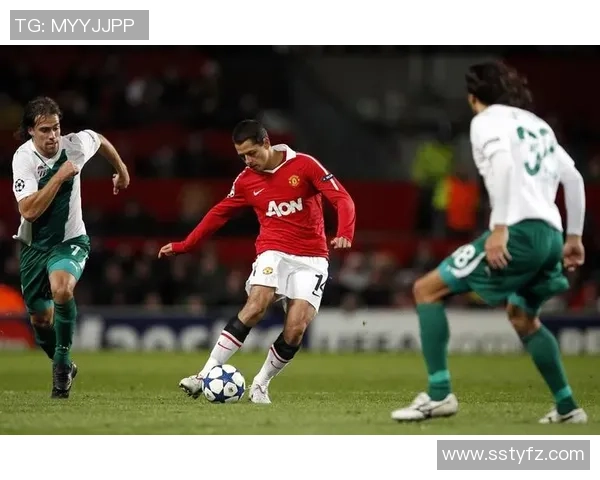 足球明星纯黑人形象展现运动之美与力量的完美结合 足球明星纯黑人形象展现运动之美与力量的完美结合